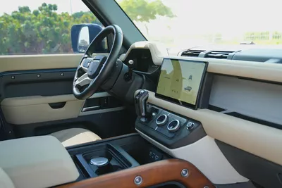LAND ROVER DEFENDER SE P300 2024!! GCC SPECS!! WARRANTY AND SERVICE CONTRACT FROM AL TAYER-14