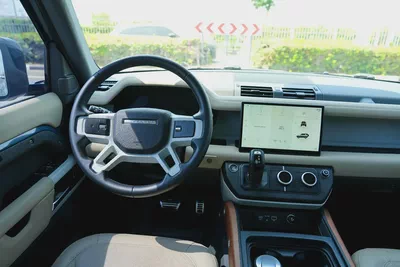 LAND ROVER DEFENDER SE P300 2024!! GCC SPECS!! WARRANTY AND SERVICE CONTRACT FROM AL TAYER-5