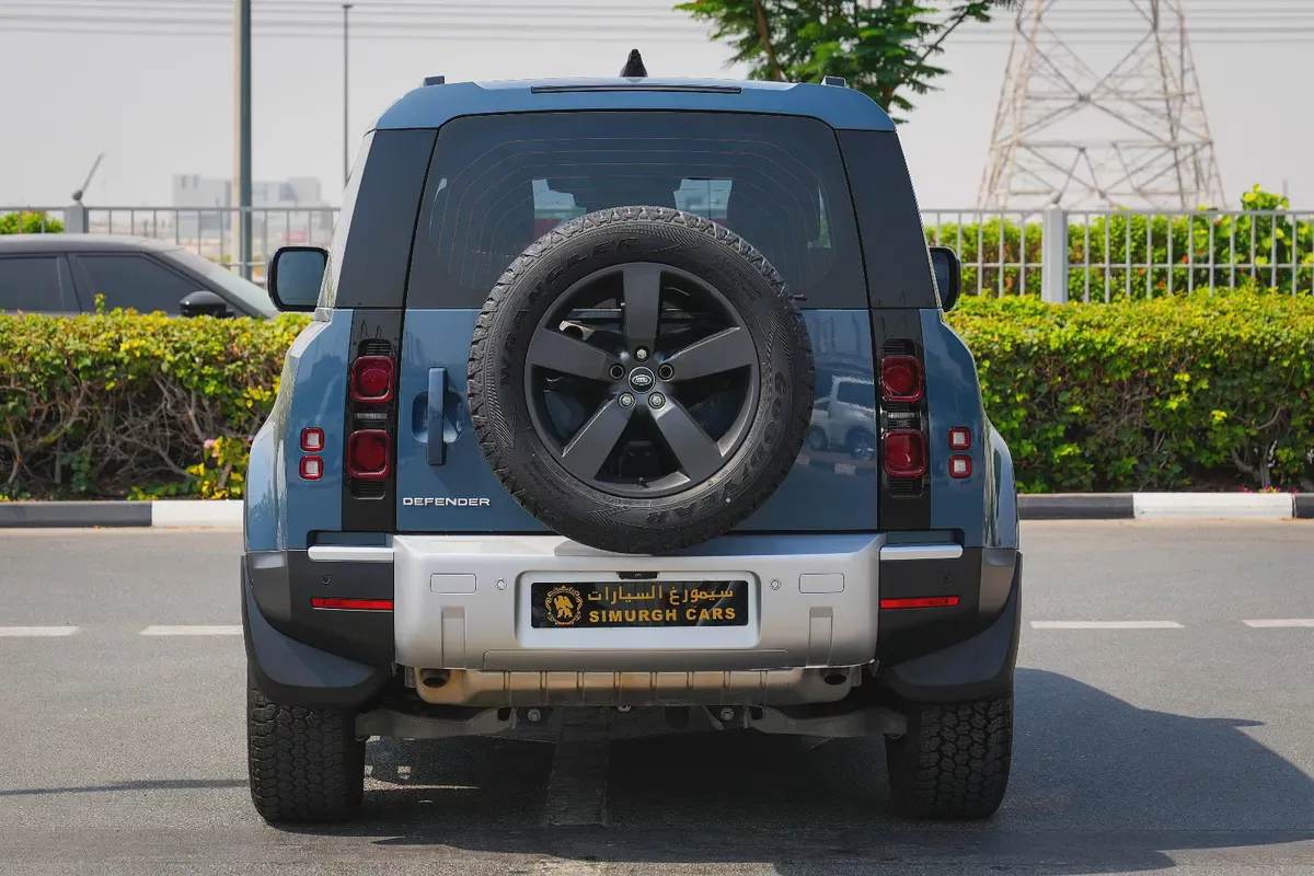 LAND ROVER DEFENDER SE P300 2024!! GCC SPECS!! WARRANTY AND SERVICE CONTRACT FROM AL TAYER-16-16