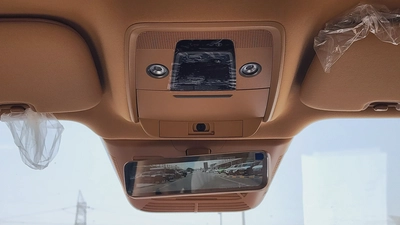 Denza D9 AWD (White)-17