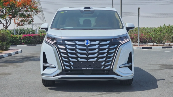 Denza D9 AWD (White)
