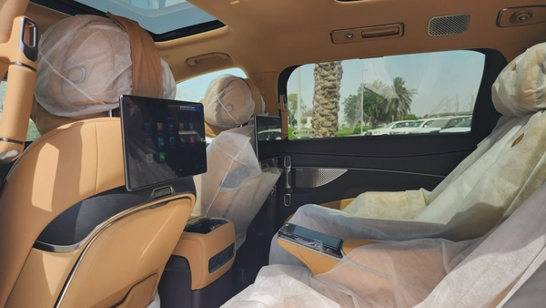 Denza D9 AWD (White)