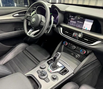 2024 Alfa Romeo Stelvio Veloce | GCC | Performance Luxury | Gargash Warranty and Service 2029-18