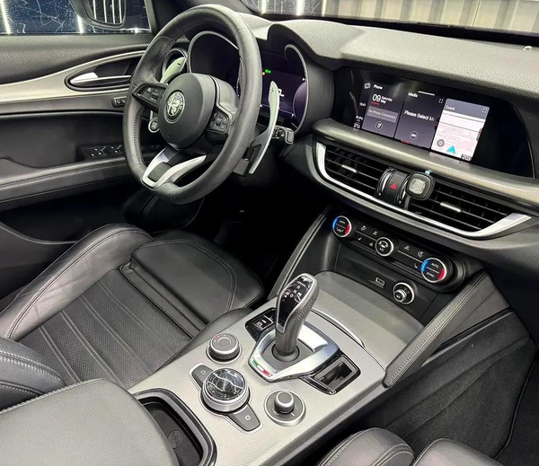 2024 Alfa Romeo Stelvio Veloce | GCC | Performance Luxury | Gargash Warranty and Service 2029