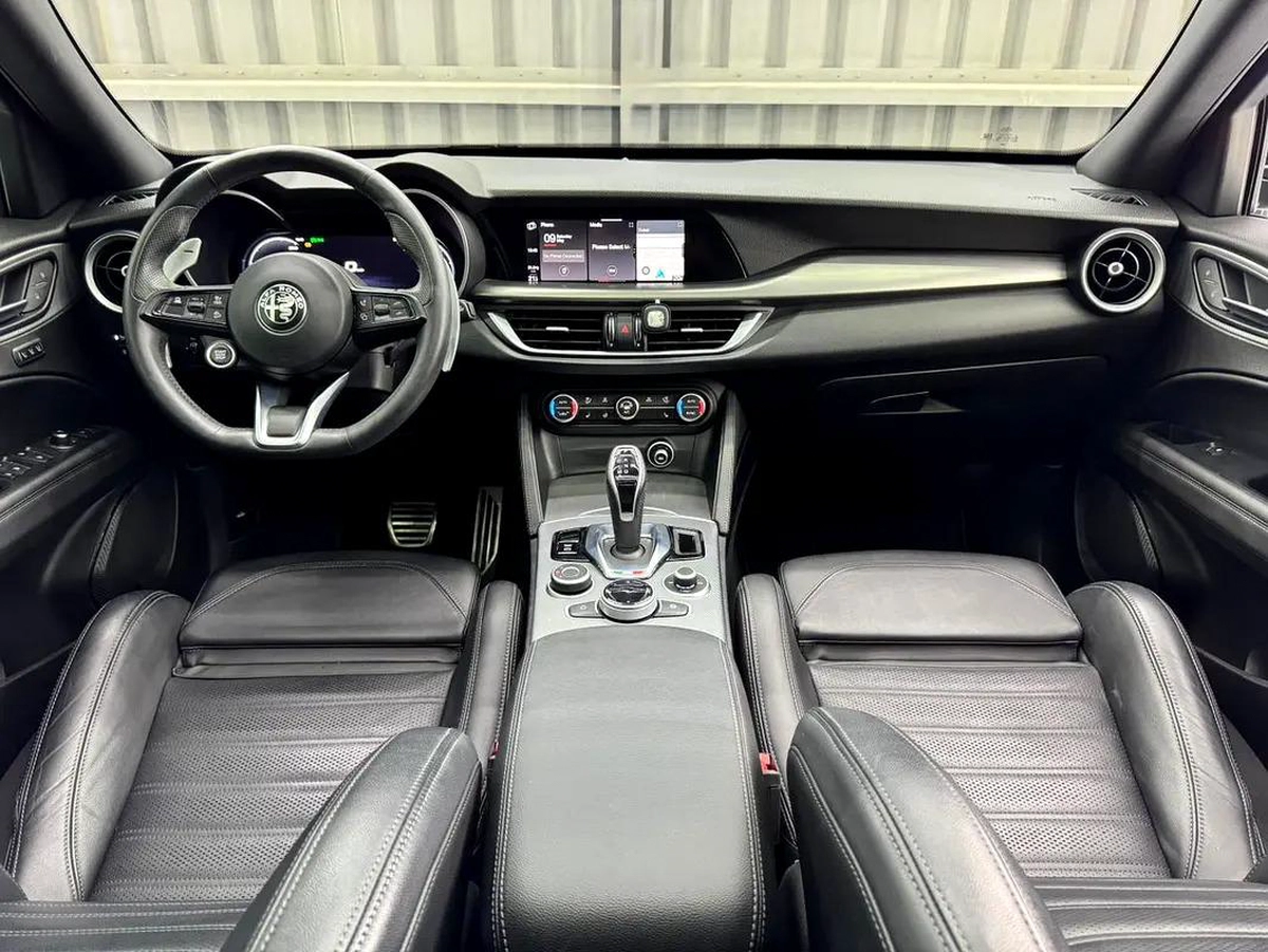 2024 Alfa Romeo Stelvio Veloce | GCC | Performance Luxury | Gargash Warranty and Service 2029-8-8