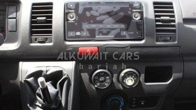 Toyota Hiace (NEW) Toyota Hiace 15seat 2.5L Diesel V4 MT 2023-10
