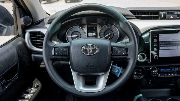 Toyota Hilux  SR5 2.4L AT FULL OPTION DIESEL
