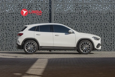 Mercedes-Benz GLA 200 2021-11