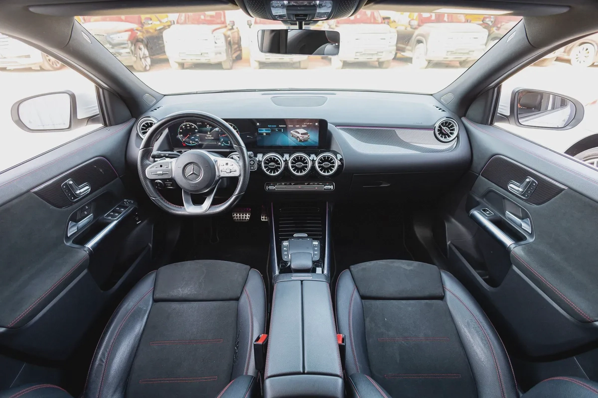 Mercedes-Benz GLA 200 2021-12-12