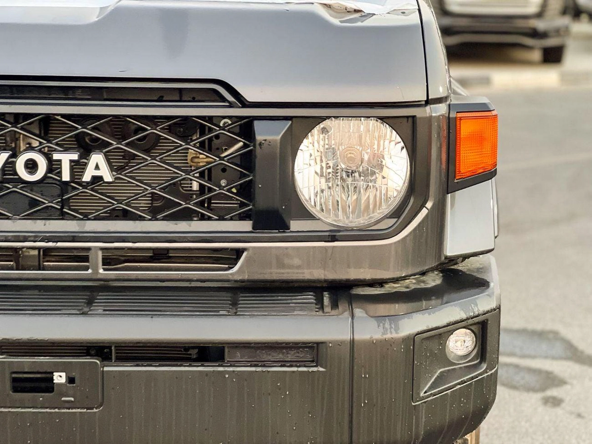 Toyota Land Cruiser Pick Up 4.0L V6 STD-E EXPORT ONLY - TOYOTA LC79 4.0L STD-E-10-0