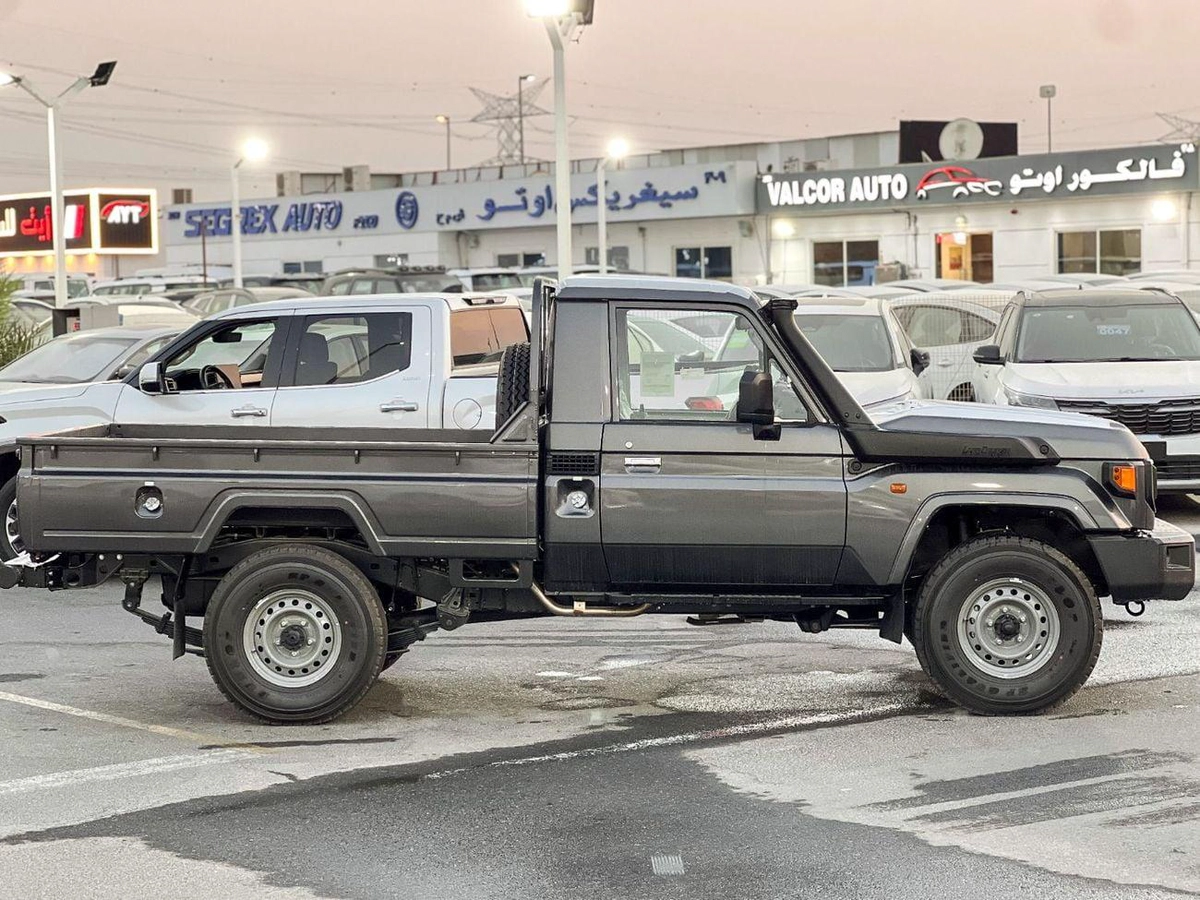 Toyota Land Cruiser Pick Up 4.0L V6 STD-E EXPORT ONLY - TOYOTA LC79 4.0L STD-E-3-0