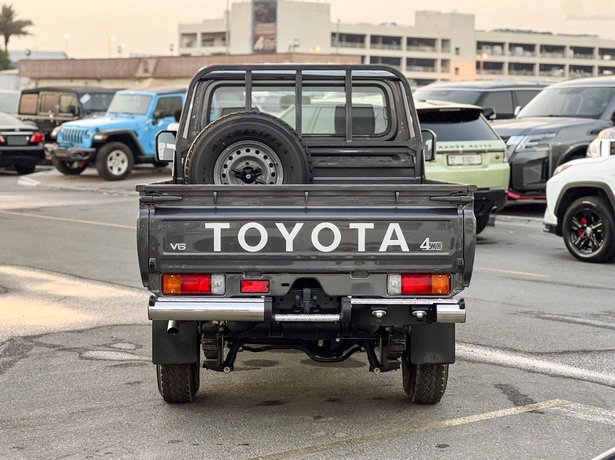Toyota Land Cruiser Pick Up 4.0L V6 STD-E EXPORT ONLY - TOYOTA LC79 4.0L STD-E-5-0