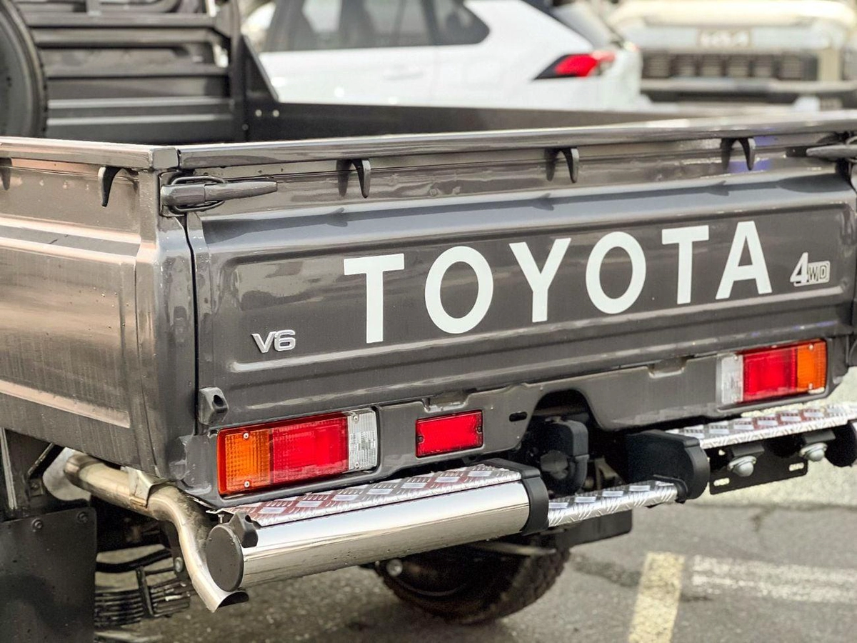 Toyota Land Cruiser Pick Up 4.0L V6 STD-E EXPORT ONLY - TOYOTA LC79 4.0L STD-E-8-0