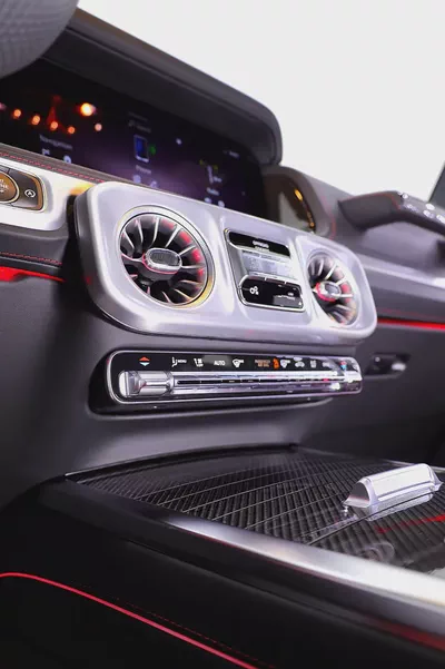 2027 G63 MANUFAKTUR EDITION + CARBON INTERIOR + 5 YEARS DEALER WARRANTY + SERVICE CONTRACT-18