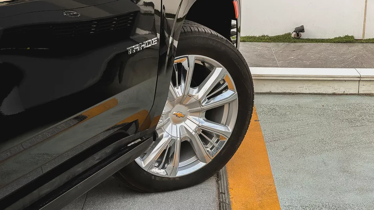 2023 Chevrolet Tahoe High Country American Specs 0Kms 6.2L V8-5-5