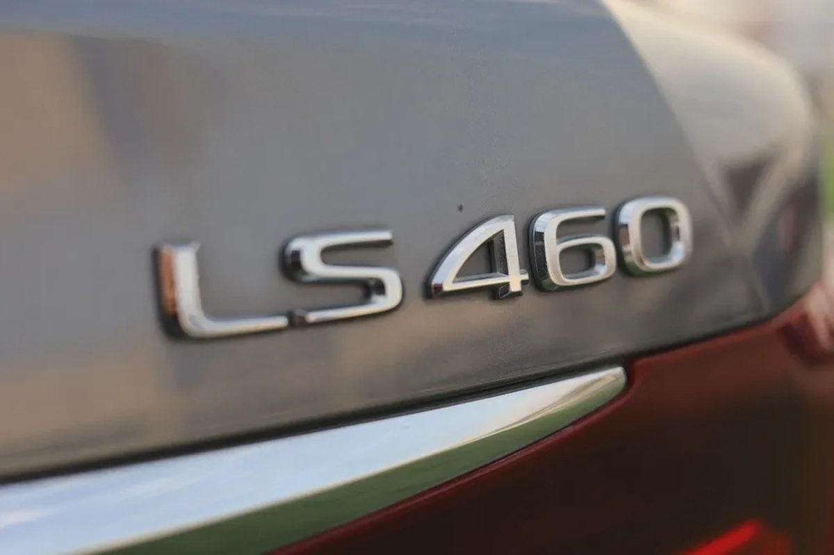 Used Lexus LS 460 4 door 4.6L SWB 2014-1-1