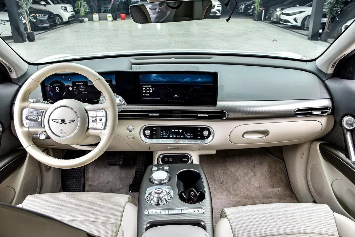 Genesis GV60 Electric 2022 | Korean Specs | Clean Title | 26K KM | White | جينسس GV60 كهرباء 2022 وا-17-17