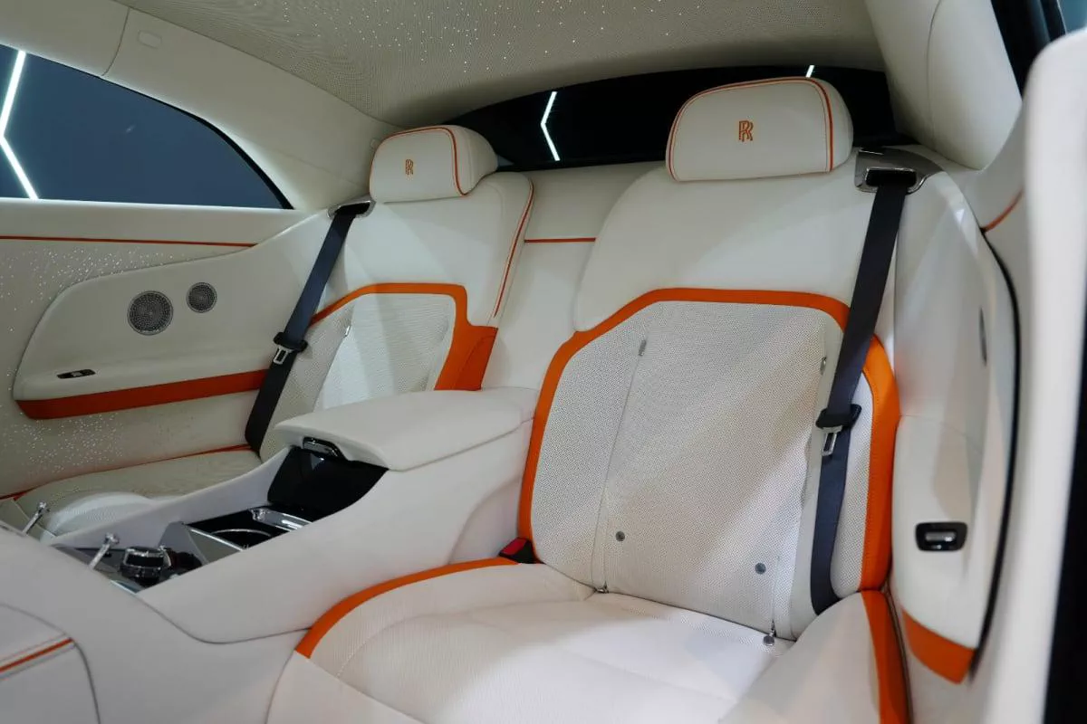 Rolls-Royce Spectre-1-1