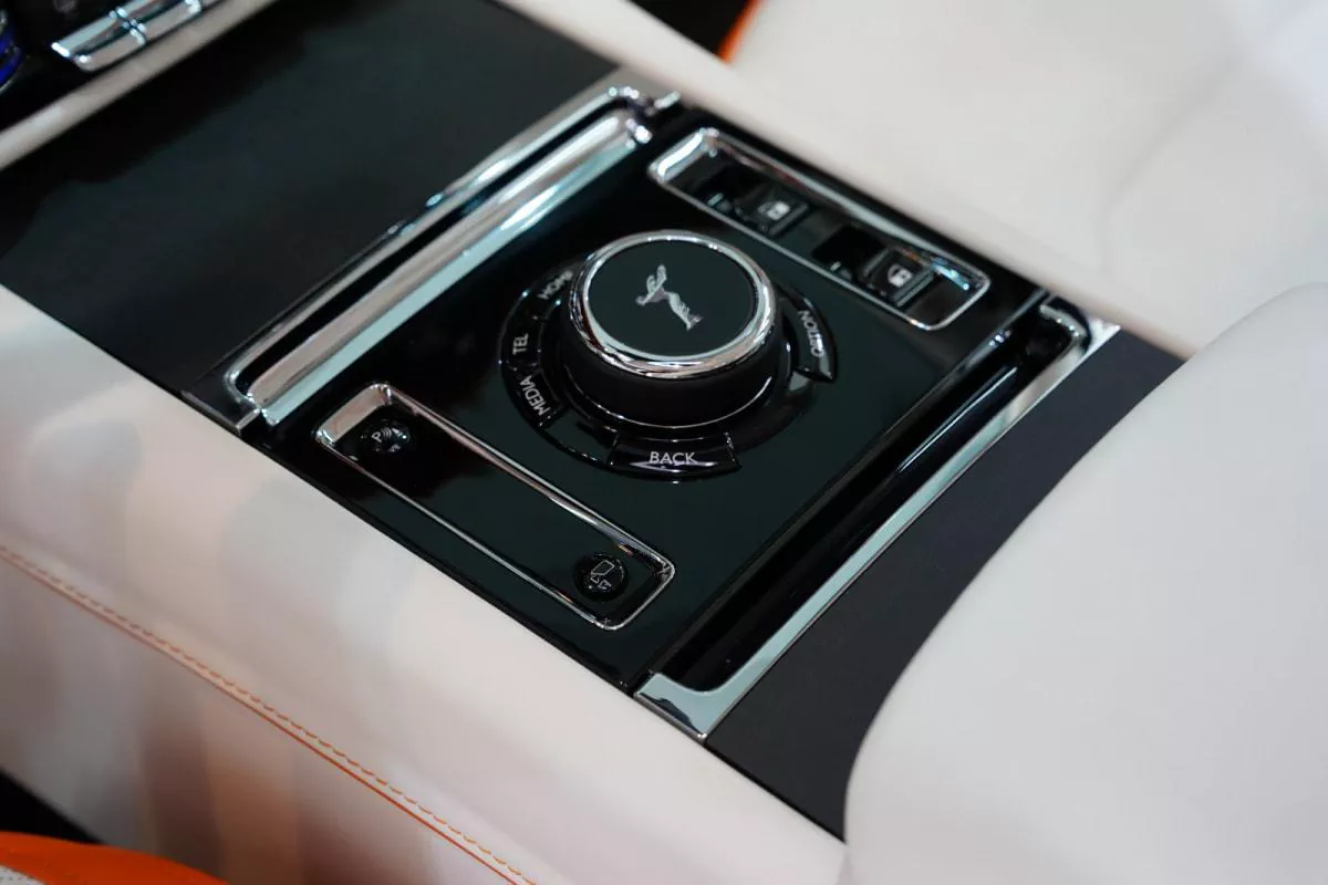 Rolls-Royce Spectre-6-6