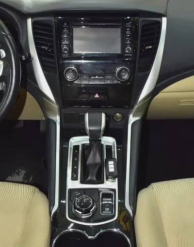 AED 888 EMi for 5 Yrs | Mitsubishi Montero Sport ( 2019 Model ) in Silver Color GCC Specs-13