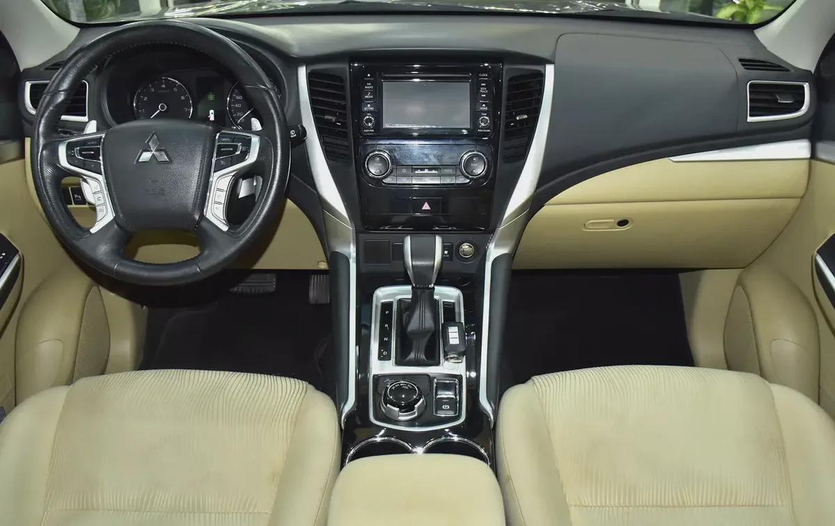 AED 888 EMi for 5 Yrs | Mitsubishi Montero Sport ( 2019 Model ) in Silver Color GCC Specs-10-10