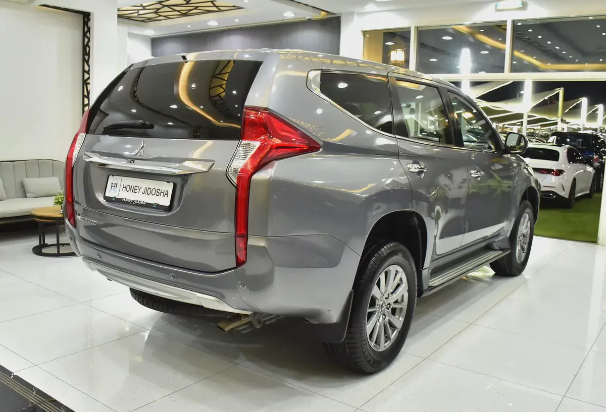 AED 888 EMi for 5 Yrs | Mitsubishi Montero Sport ( 2019 Model ) in Silver Color GCC Specs-5-5