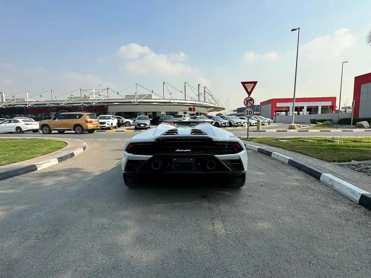 Lamborghini Huracan EVO Spyder-1-1