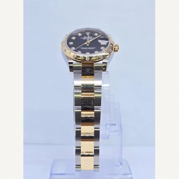 Rolex Datejust Mother of Pearl Diamond Dial 31mm with Oyster Bracelet | Condition: Like new & unworn | Year of production 2021 | Original box | Original papers