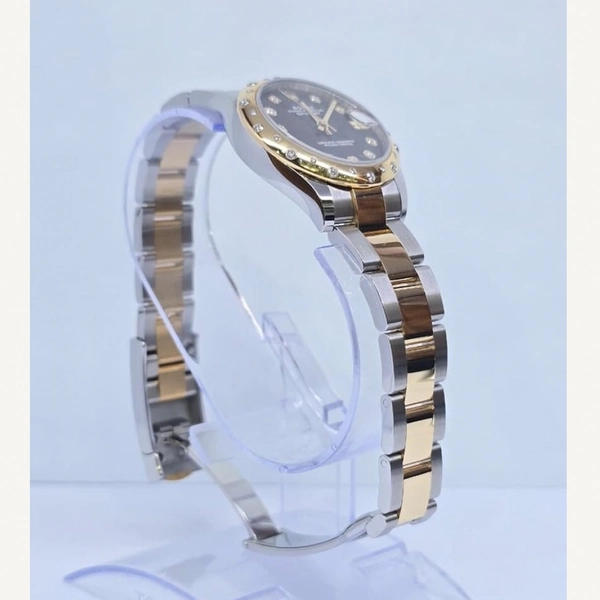 Rolex Datejust Mother of Pearl Diamond Dial 31mm with Oyster Bracelet | Condition: Like new & unworn | Year of production 2021 | Original box | Original papers
