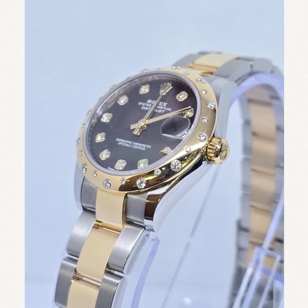 Rolex Datejust Mother of Pearl Diamond Dial 31mm with Oyster Bracelet | Condition: Like new & unworn | Year of production 2021 | Original box | Original papers