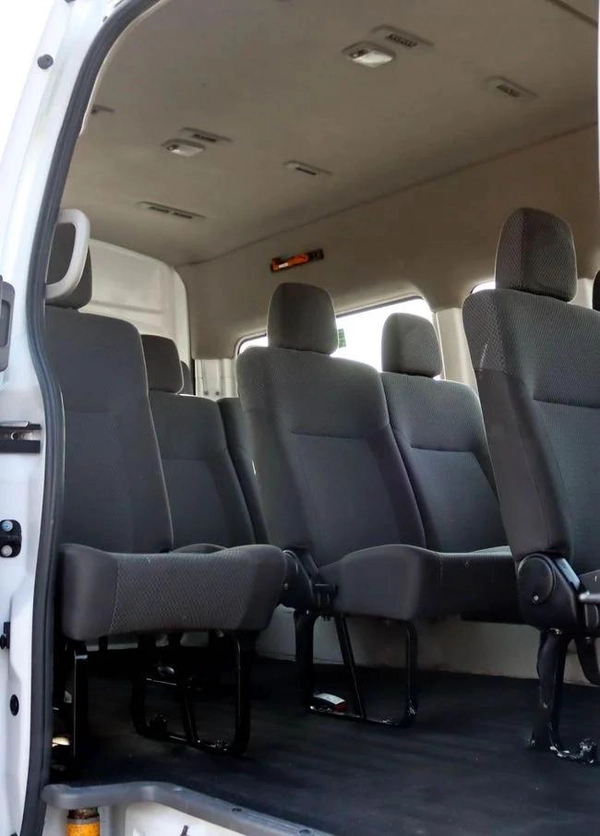 Nissan Urvan STD Automatic | 2.5 L | 2020 | GCC | Accident-Free | In Excellent Condition | 1176 P.M