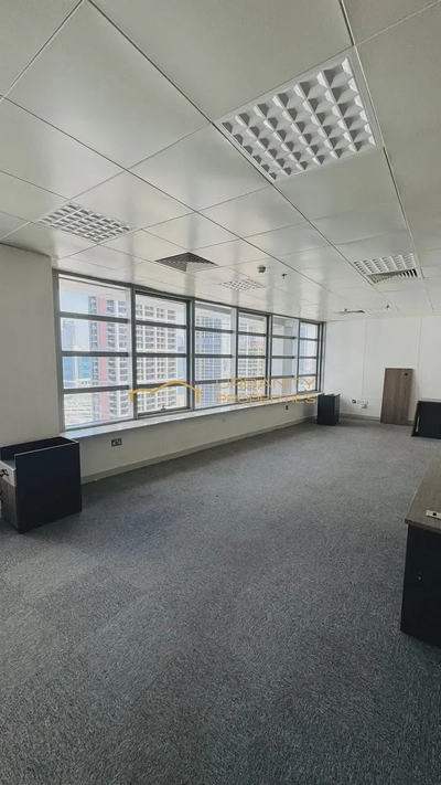 Exclusive Office in Silver Tower | Panoramic Canal & City Views-3