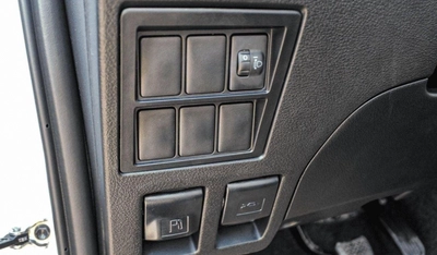 Toyota Hilux GL HILUX 2.4L MT-14