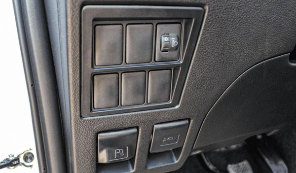 Toyota Hilux GL HILUX 2.4L MT