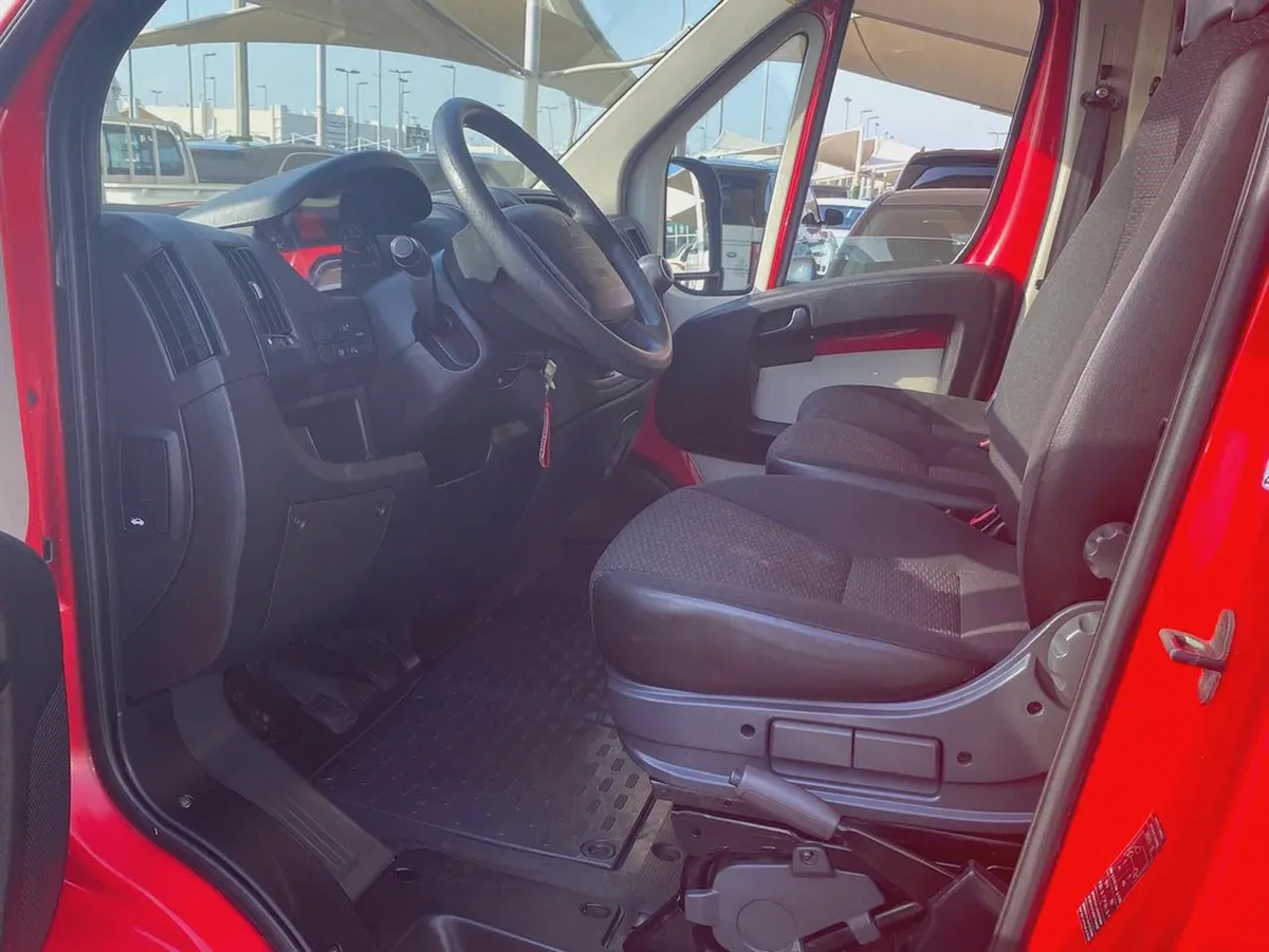 Peugeot Boxer L2H2 2018 - GCC Specs - Well Maintained-7-7