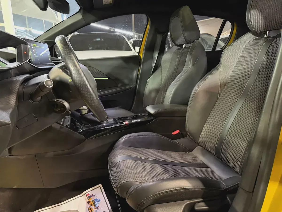Peugeot 208 GT Line 2022 | GCC Specs | Low Mileage | Warranty-8-8