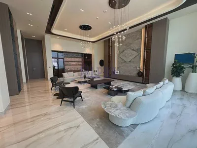 Spacious Penthouse| Luxury Living| High-end-0