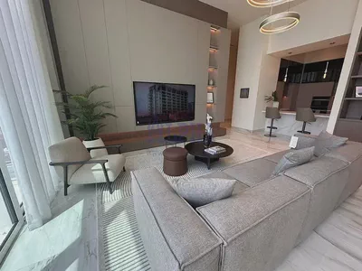 Spacious Penthouse| Luxury Living| High-end-1