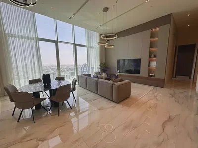 Spacious Penthouse| Luxury Living| High-end-4