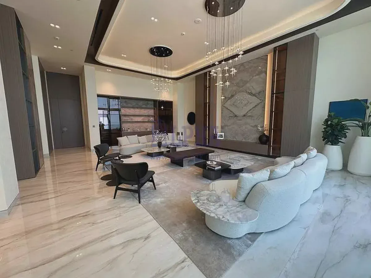 Spacious Penthouse| Luxury Living| High-end
