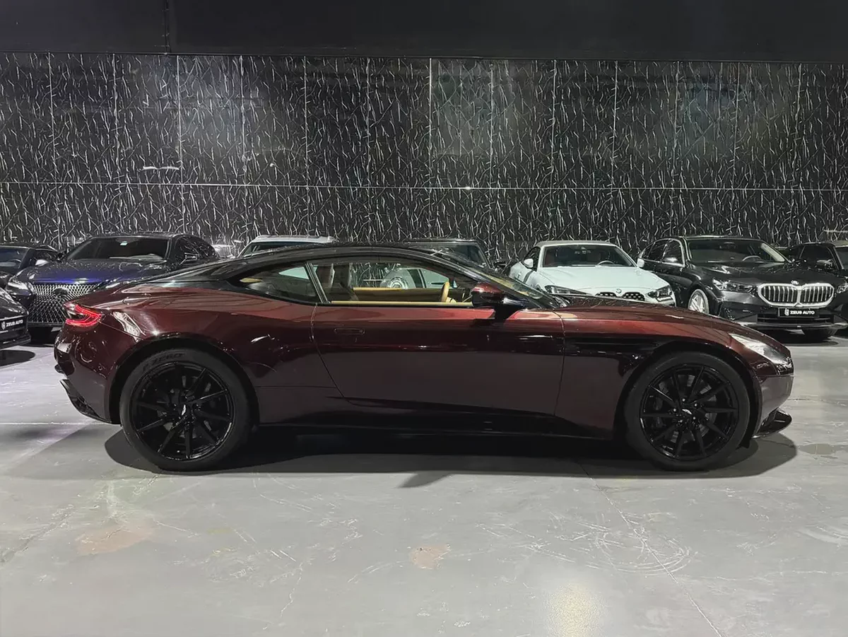 2018 Aston Martin DB 11 | GCC | 5.2 L Twin Turbo | Well Maintained-5-5