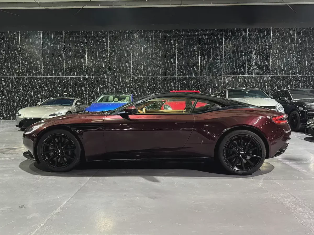 2018 Aston Martin DB 11 | GCC | 5.2 L Twin Turbo | Well Maintained-6-6