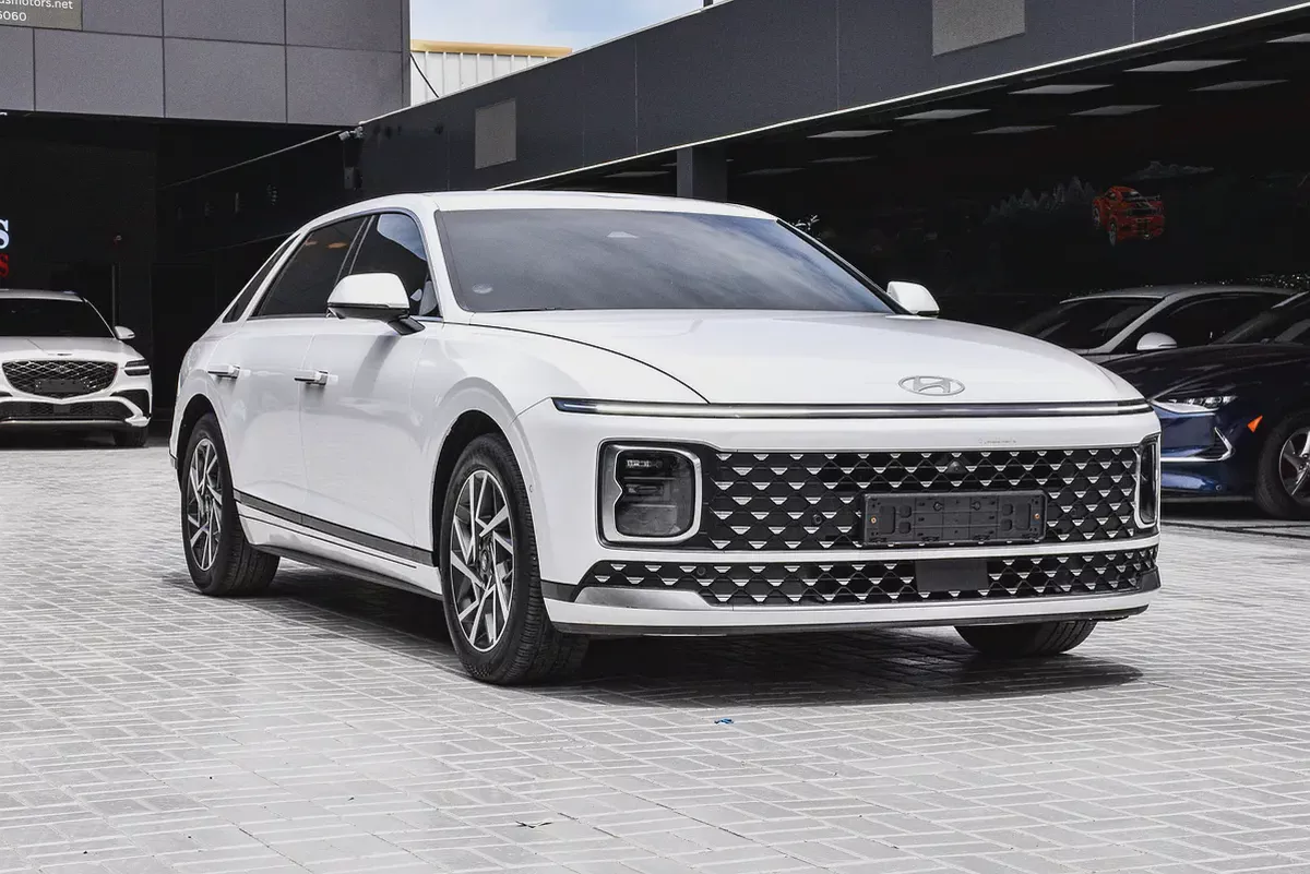 Hyundai Azera Hybrid 2025 | Korean Specs | Clean Title | 13K KM | White | هيونداي ازيرا هايبرد 2025-2-2