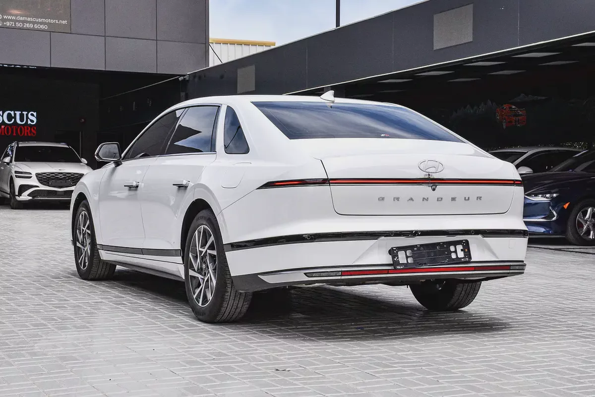 Hyundai Azera Hybrid 2025 | Korean Specs | Clean Title | 13K KM | White | هيونداي ازيرا هايبرد 2025-6-6