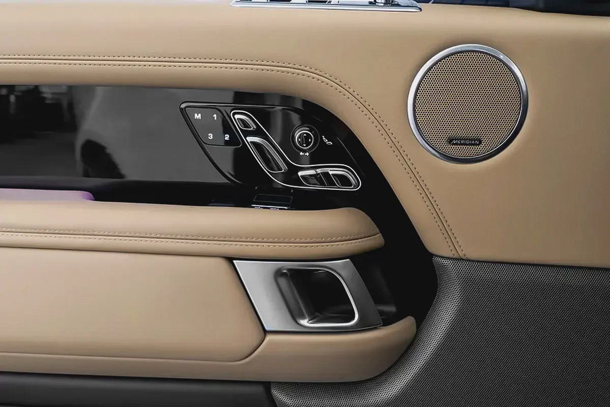 AED 3,172 / 60 months | 0% DP | 2019 Range Rover Vogue HSE Supercharged / Full Service History-10-10