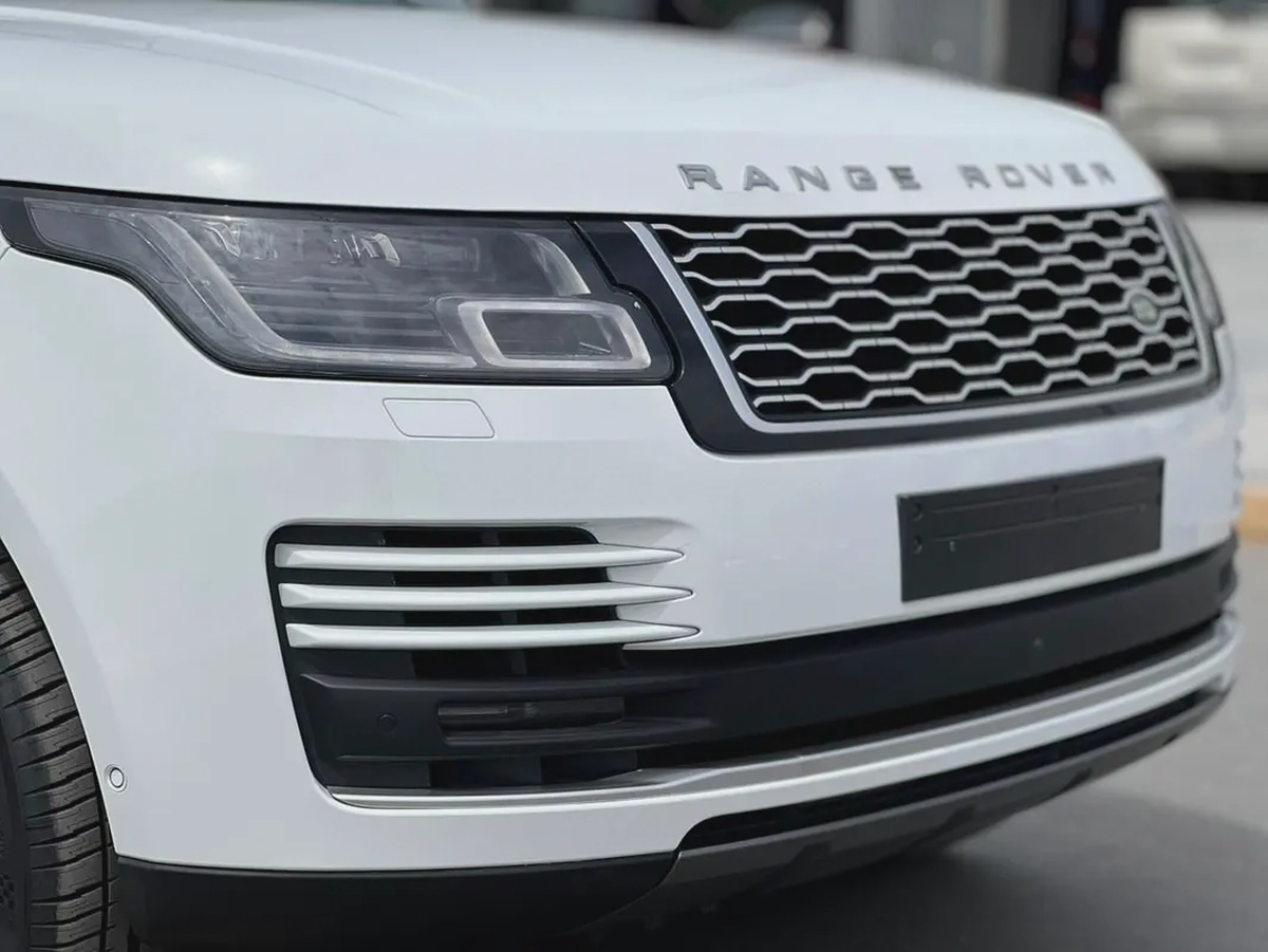 Range Rover vogue L super charged V8 Gcc-10-10