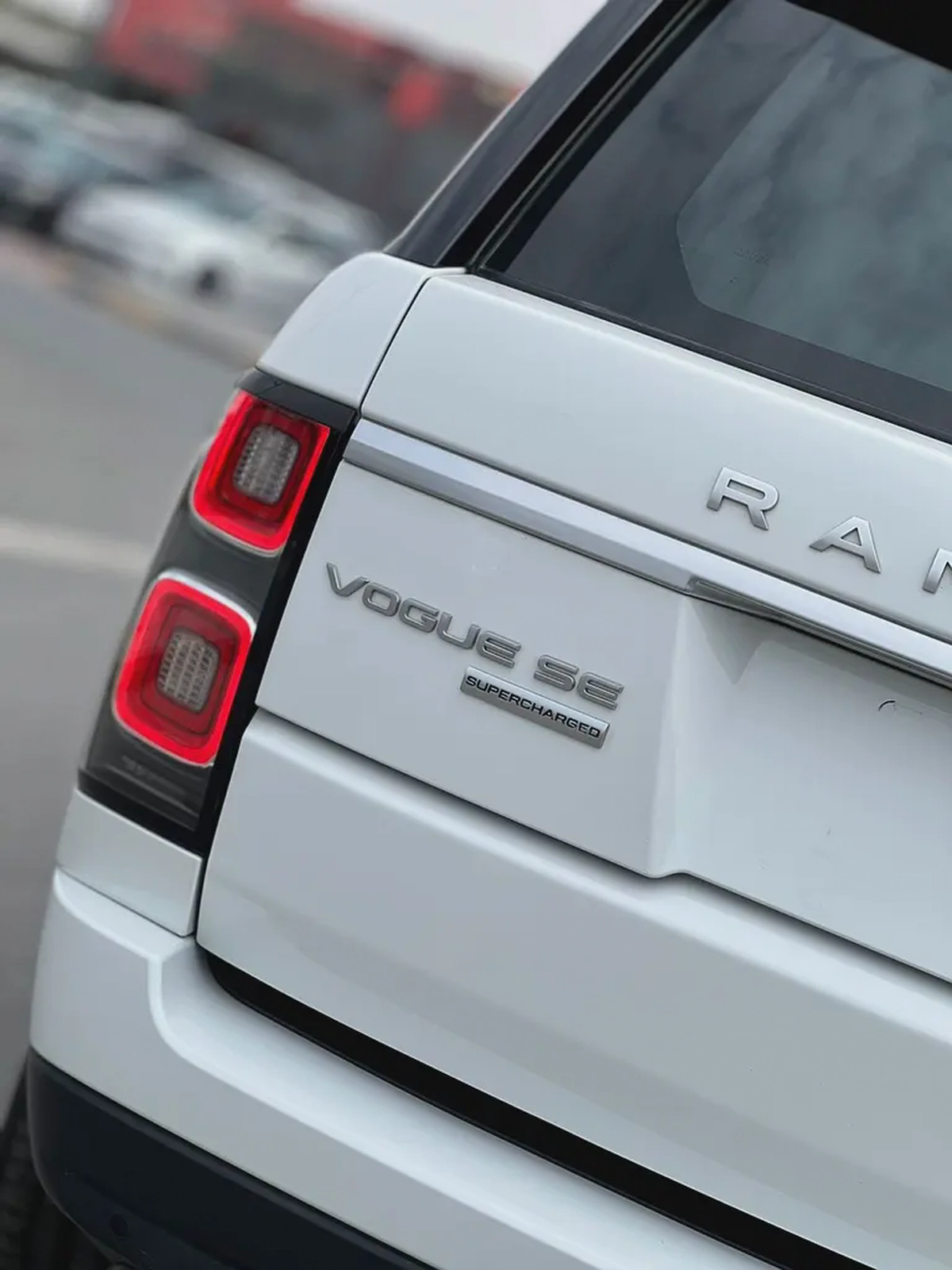 Range Rover vogue L super charged V8 Gcc-12-12