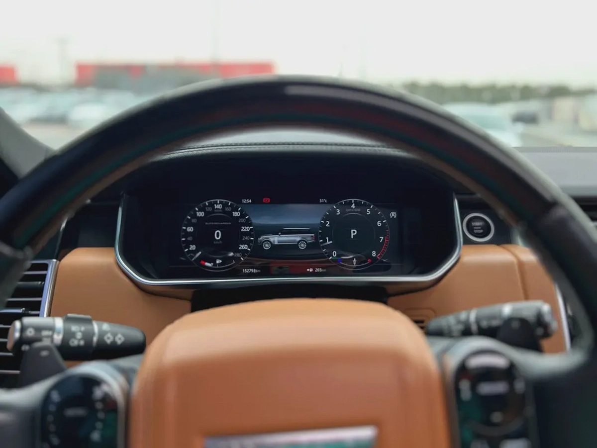 Range Rover vogue L super charged V8 Gcc-16-16
