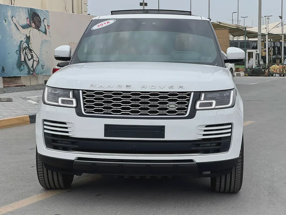 Range Rover vogue L super charged V8 Gcc