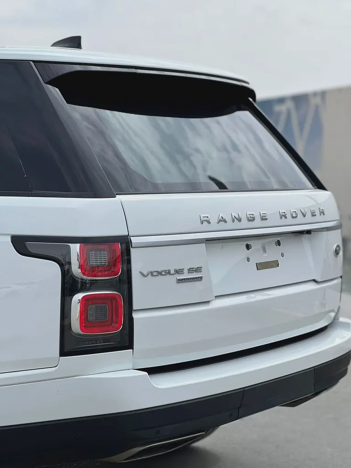 Range Rover vogue L super charged V8 Gcc-5-5